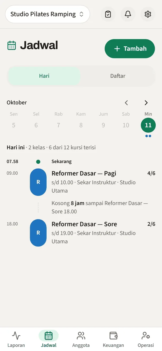 Layar Jadwal: dua kelas hari ini dengan jumlah kursi terisi